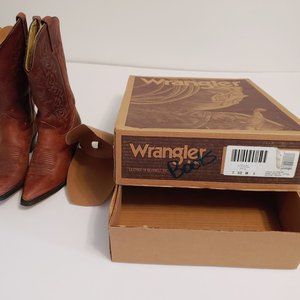 Woman's Cow Girl Wrangler Boots (Retro) Brand New Original Box Size 7 1/2 M. Mad